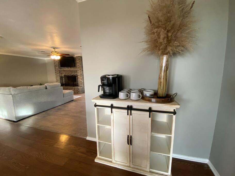 Large Modern Family Home! Soncy Екстериор снимка